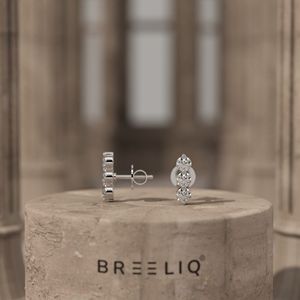 Pendientes de Oro Sólido de 14K con Tres Diamantes Redondos de Laboratorio, Diseño Vertical Minimalista, Joyería Fina para Mujer, Elegantes para Uso Diario - Product Image 2