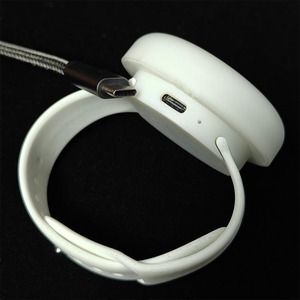 สายรัดข้อมือซิลิโคน LED พร้อมรีโมทคอนโทรลแบตเตอรี่ CR2032สำหรับผู้ใหญ่ใช้ในงานกีฬาคอนเสิร์ตงานแต่งงาน - Product Image 4