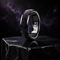 Bague de mariage pour homme en carbure de tungstène noir 8 mm avec incrustation de grès violet, polie, ajustement confortable, gravure personnalisée, bague d'anniversaire