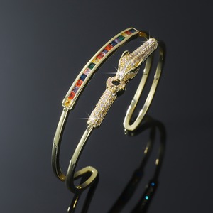 Brazalete con Cabeza de Leopardo, Plata con Microincrustaciones de Circonio, Joyería para Mujer, Regalo, Uso Diario - Product Image 2