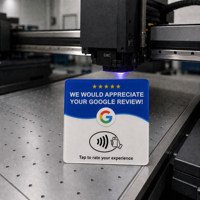 Carte d'évaluation Google personnalisable entièrement en acrylique, 120x120 millimètres, 2 millimètres d'épaisseur, autocollante.