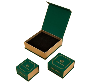 Caixa de Papelão Luxuosa Dobrável com Fecho Magnético em Estoque, Embalagem Premium com Inserto de Veludo para Joias e Ornamentos - Product Image 1