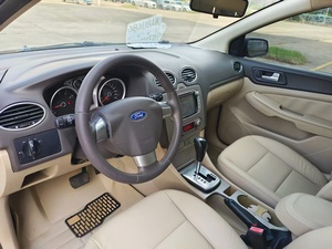 Ford Focus Classic 1.8L Automatique Hatchback 2014 Voitures d'occasion Voitures de seconde main Voiture pas chère pour l'exportation - Product Image 6