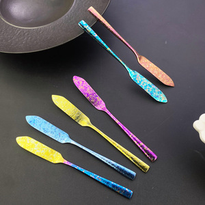 มีดเนยไทเทเนียมแท้ สีไล่ระดับ สำหรับทาชีสและขนมปัง ล้างด้วยมือเท่านั้น - Product Image 4