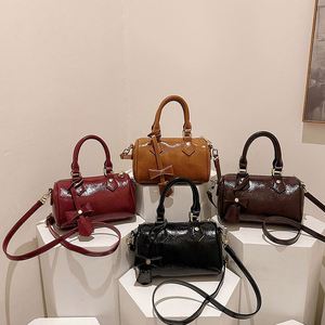 Bolso de Mano Boston de Lujo, Estilo Retro, con Detalles de Remaches, Cierre Resistente, Correas de Hombro Ajustables, para Uso Diario Femenino 2025 - Product Image 6