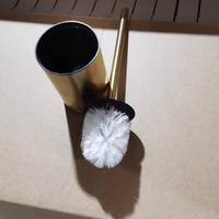 Brosse de toilette moderne et durable en acier inoxydable sur pied avec long manche et base en plastique pour le nettoyage de la salle de bain