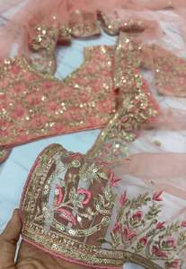 Experimente la Moda Invernal Elevada: Artesanía Exquisita en Terciopelo de Seda que Combina Comodidad, Elegancia y Detalles de Diseño sin Costuras - Product Image 5