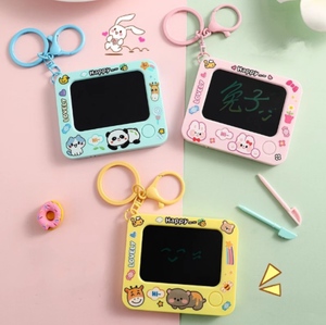 Meilleure vente Mini Graffiti planches <span class=keywords><strong>à</strong></span> <span class=keywords><strong>dessin</strong></span> <span class=keywords><strong>dessin</strong></span> <span class=keywords><strong>dessin</strong></span> animé Couple sacs petits pendentifs porte-clés jouets pour 5 <span class=keywords><strong>à</strong></span> 7 ans - Product Image 5