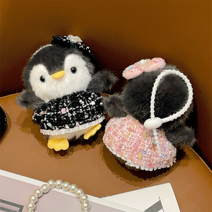 Lindo Llavero de Pingüino de Peluche con Vestido de Tweed, Elegante Muñeco de Peluche de Pingüino Pequeño para Bolso, Colgante Esponjoso de Pingüino para Mochila - Product Image 3