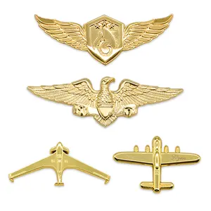 Distintivi di spilla in oro con ali in metallo con Logo personalizzato personalizzato all'ingrosso del produttore Oem