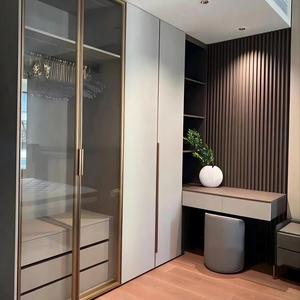 Moderna Anta in Vetro con Telaio Sottile in Alluminio per Armadio da <span class=keywords><strong>Cucina</strong></span>, Inserto in Vetro Temperato Scanalato di Lusso, <span class=keywords><strong>Misura</strong></span> Personalizzabile - Product Image 2