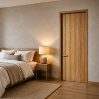 Porte intérieure en MDF mélaminé à grain de teck doré, design à lignes verticales fines, pour projets hôteliers et d'appartements
