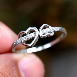 Anello con Doppio Cuore in Zircone per Donne, Gioiello da Dito Elegante e alla Moda - Product Image 3