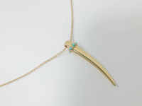Collar de Cadena con Eslabones Chapados en Latón y Oro Real, Diseño Moderno en Forma de Chile, Puntiagudo y Ligeramente Curvado