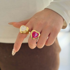 फैशन डिजाइनर विशाल जिरकॉन डायमंड हार्ट शेप फिंगर की छल्ले 18k सोने की लुगस्टोन गहने की अंगूठी महिलाओं के लिए सेट - Product Image 3