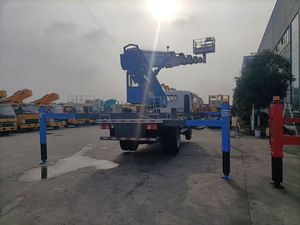 Camion nacelle élévatrice HOWO 32m 4x2 Diesel 180HP Euro 3 pour le marché africain, avec élévateur hydraulique et carrosserie personnalisable - Product Image 2