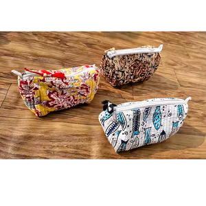 Ensemble de sacs à cosmétiques en coton indien matelassé étui de maquillage portable imprimé en blocs à la main avec fermeture à glissière dureté douce en gros - Product Image 1
