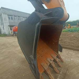 Excavatrice sur chenilles Hyundai Robex 305LC-9T d'occasion, modèle 2023, poids opérationnel de 30,2 tonnes, capacité de la benne de 1,38 m³, hydraulique Kawasaki - Product Image 2