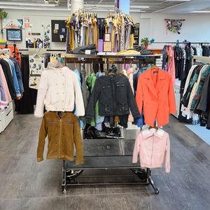 เสื้อแจ็คเก็ตขนแกะแฟชั่นสำหรับฤดูหนาว เสื้อผ้า<span class=keywords><strong>มือ</strong></span><span class=keywords><strong>สอง</strong></span>สไตล์ลำลองในดูไบ เสื้อผ้า<span class=keywords><strong>มือ</strong></span><span class=keywords><strong>สอง</strong></span>ในสต็อกแบบมัดเป็นก้อน - Product Image 2