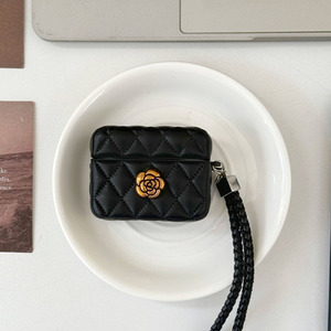 เคส AirPods ลายดอกคามิลเลียสุดหรู พร้อมสายคล้องมือ หนังคุณภาพพรีเมียมแบบเย็บลาย ป้องกันแรงกระแทก เป็นมิตรต่อสิ่งแวดล้อม สำหรับผู้หญิง - Product Image 4