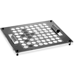 Acrylique personnalisé moderne Lucite Tic Tac Toe Set comprend des blocs transparents ultra épais sur un plateau lucite noir ou or - Product Image 4