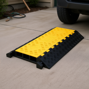 Rampa Protettiva per Cavi in Gomma a 3 Canali Vector 37x20, Capacità di Carico 44000 Libbre, Dissuasore di Velocità per Vialetti e Tubi - Product Image 2