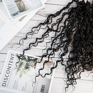 Extensiones de cabello sintético tipo rastas cortas Gypsy River Goddess con rizos, trenzas de ganchillo bohemias rizadas, rizos profundos naturales. - Product Image 3