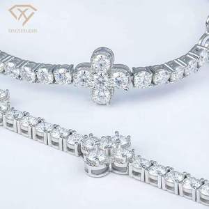 Venta al por mayor para fabricantes: Pulsera de tenis con dije de flor de moissanita chapada en oro de plata de ley 925, joyería personalizada - Product Image 3