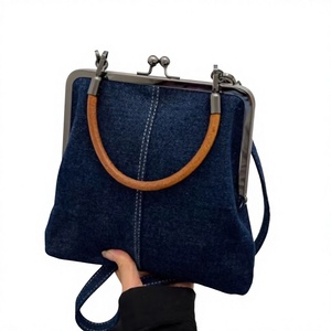 Bolso de mano vintage para mujer con cierre de beso, asa de anillo de madera, pequeño bolso de hombro cruzado, cartera retro con cierre para vaqueros para damas - Product Image 6