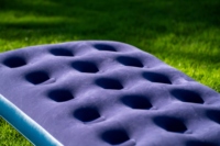 Matelas pneumatique pliable en PVC de haute qualité pour le camping en plein air, la chambre et le parc, design moderne, léger, 1,39 kg
