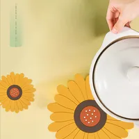 Ensemble de tapis isolants en silicone pour cuisine moderne, dessous de plat en PVC résistant à la chaleur motif marguerite pour table à manger, bol, assiette, pot – L'accessoire indispensable