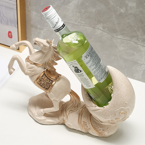 Inmediatley atraer riqueza adornos de caballo con alicates dinero estante de vino tinto nuevas artesanías de resina China decoraciones de gabinete de vino - Product Image 3