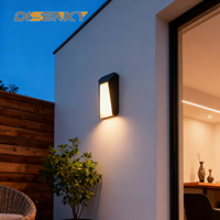 Applique murale LED extérieure IP65 étanche en aluminium avec diffuseur en verre trempé, garantie 3 ans, design moderne et épuré pour jardin et balcon