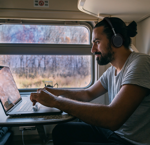 <span class=keywords><strong>Casque</strong></span> filaire Yealink BH76 USB ANC 5.2 avec recharge sans fil et microphones multiples - Product Image 4