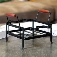 Support de rangement de cuisine en fer noir de style américain Support pour bocal à jus de vin en verre avec panier à tasses pour la fête