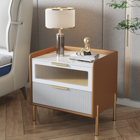 Table de chevet de luxe en cuir avec tiroir en verre cannelé, éclairage LED et recharge sans fil pour chambre moderne et appartement