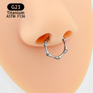 Anneau de nez en titane G23, style bambou, conforme à la norme ASTM F136, bijou de piercing géométrique pour septum, unisexe - Product Image 1