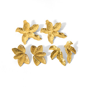 ต่างหูรูปดอกไม้ ทอง 18K สแตนเลสสตีล แฟชั่น เครื่องประดับสำหรับงานปาร์ตี้สุดหรู - Product Image 3