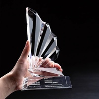 Trophée de voile en cristal de 40mm sur mesure Médaille en forme de bateau à aile en verre créative pour enfants Cadeau de gravure sculpté en forme spéciale