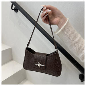 Venta al por mayor de estilo coreano de textura trenzada Mini bolsos de mano para las mujeres de lujo de inspiración de hombro y bolsos cruzados - Product Image 2