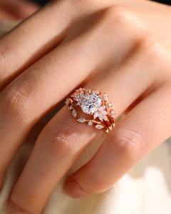 Bague en or avec diamant de laboratoire taille ovale de qualité supérieure, élégante pour mariage ou fiançailles, disponible en or jaune, blanc ou rose - Product Image 3