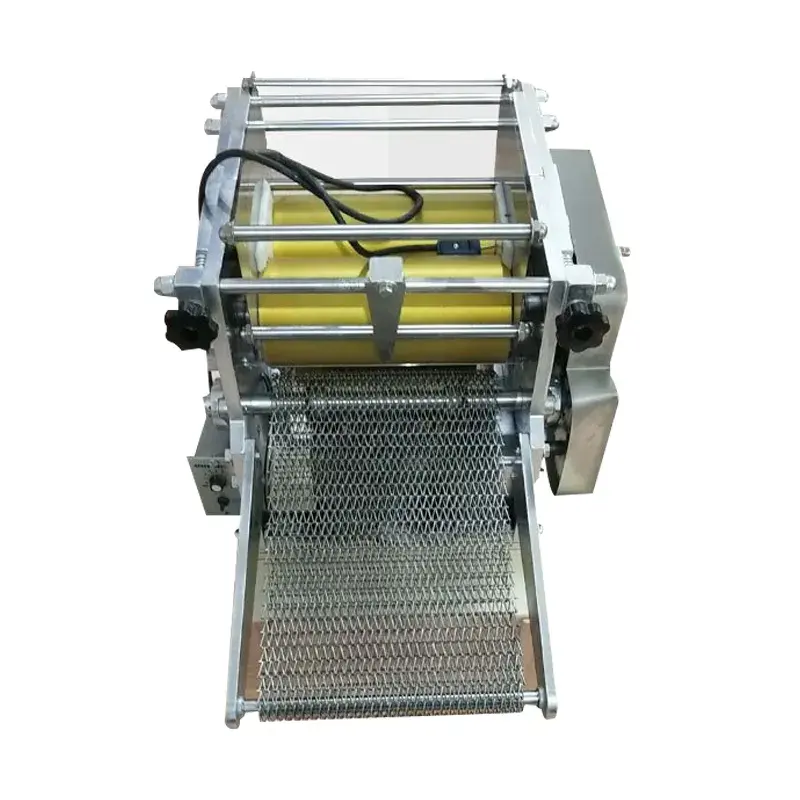 Machine automatique pour la fabrication de tortillas mexicaines à base de farine de maïs.