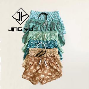 Shorts de plage de haute qualité, imprimés hawaïens, maillots de bain pour enfants, nylon recyclé personnalisé, shorts de bain pour garçons - Product Image 4