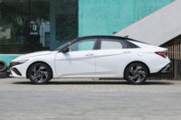 Nouvelle Hyundai Elantra Luxe 2025 – Berline 5 places à essence, automatique, traction avant, vitesse maximale 190 km/h pour adultes