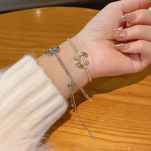 สร้อยข้อมือโลหะผสมทองแดงรูปผีเสื้อฝังเพทายของขวัญเครื่องประดับสตรีแบบปรับได้ - Product Image 1