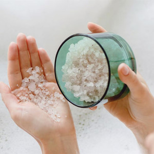Sel de bain écologique personnalisé avec logo OEM dans un récipient en verre pour adultes - Product Image 5
