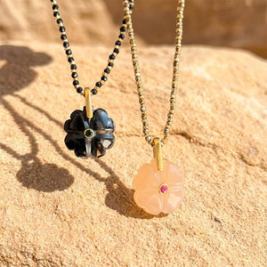 <span class=keywords><strong>Collana</strong></span> di clavicola di lusso leggera retrò con <span class=keywords><strong>perline</strong></span> a forma di fiore rosso esplosivo placcato in oro con diamanti bohémien per <span class=keywords><strong>donna</strong></span> - Product Image 3