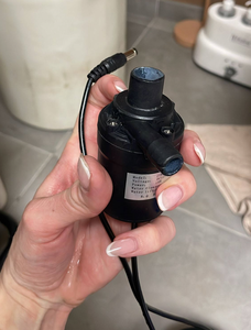 Lit de spa pour la tête avec cascade circulante, petite pompe en plastique 12v, prix de <span class=keywords><strong>vente</strong></span> - Product Image 1
