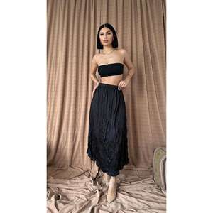 Falda midi negra de satén con cintura elástica para mujer, tela suave, 100% poliéster - Product Image 3