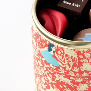 Customizable <strong>Graceful</strong> Paper Chocolate Box Perfect for Gifting Assorted Chocolate Treats - Product Image 5